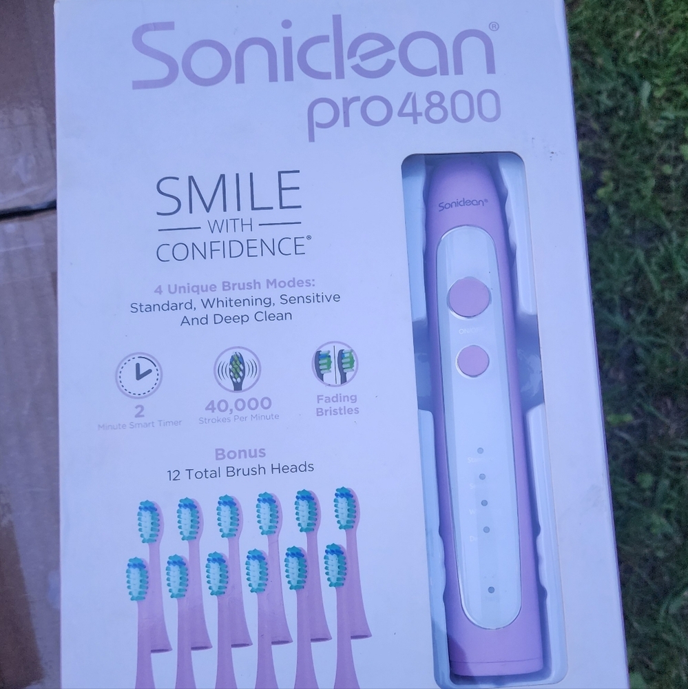 Sonicclean pro 4800.. Electric toothbrush with 12 replacement heads